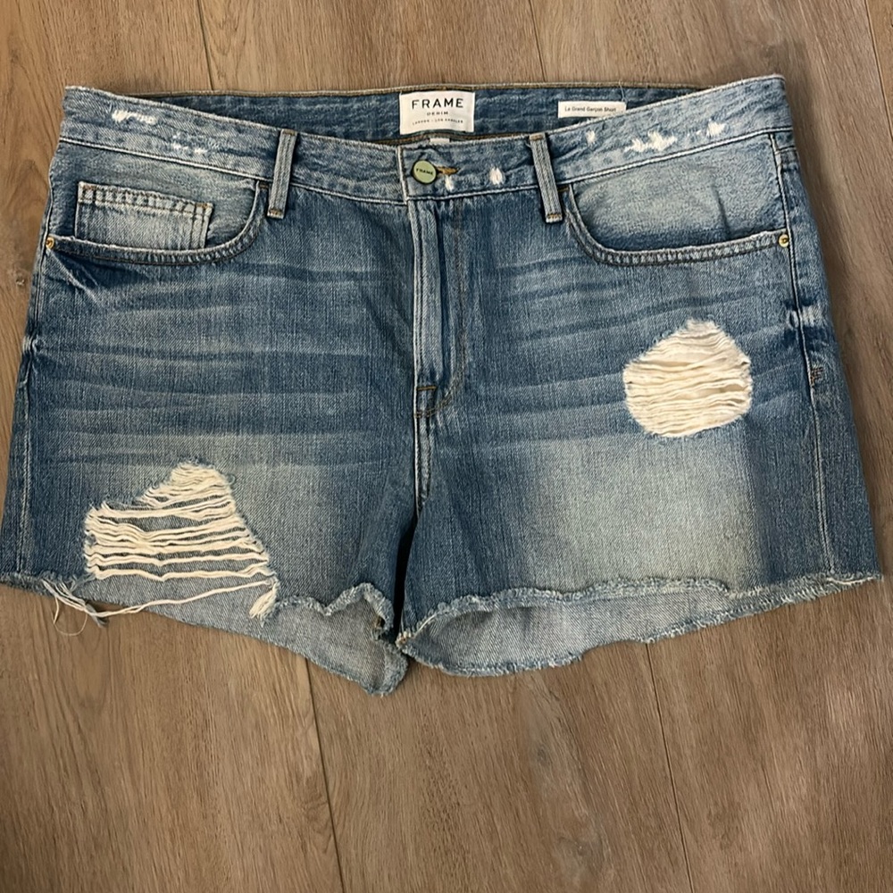 Frame cut-off jean shorts in a size 32.
